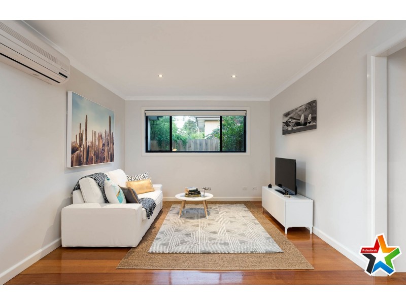 6 Saxon Drive, Mooroolbark VIC 3138