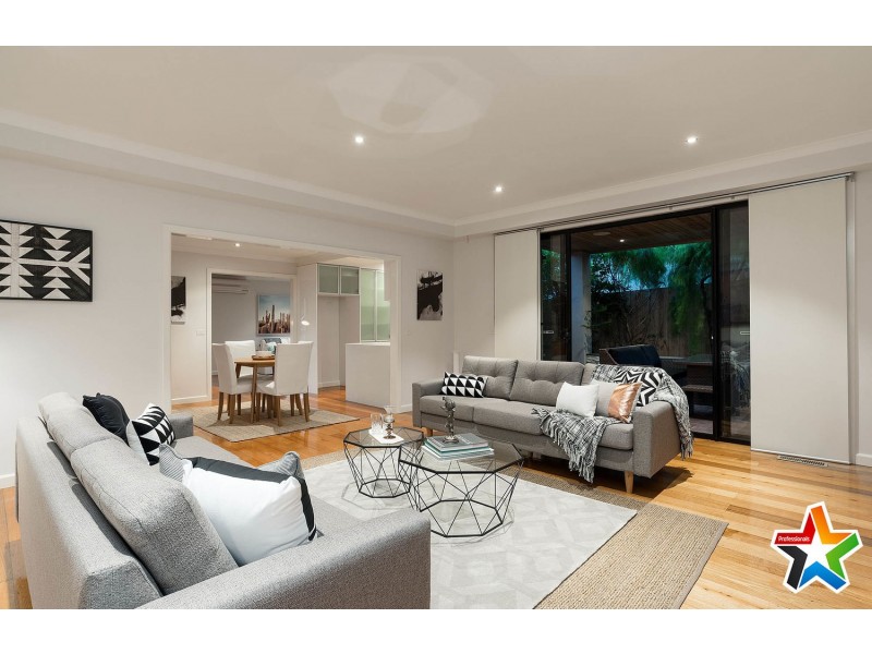 6 Saxon Drive, Mooroolbark VIC 3138