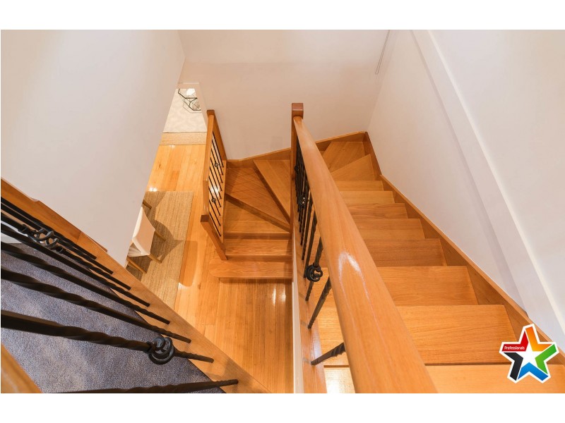 6 Saxon Drive, Mooroolbark VIC 3138