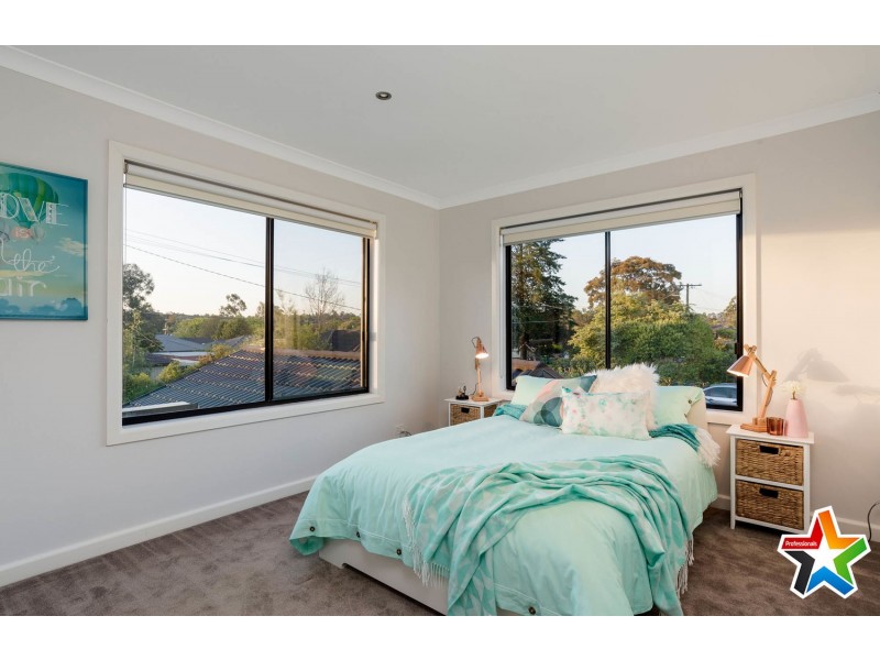 6 Saxon Drive, Mooroolbark VIC 3138