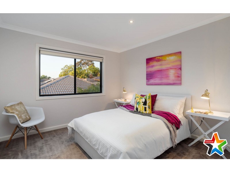 6 Saxon Drive, Mooroolbark VIC 3138
