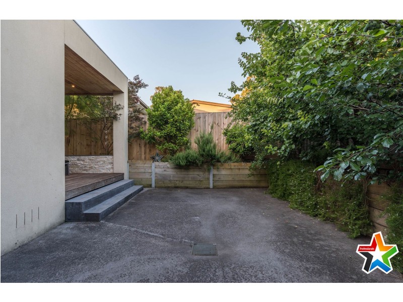6 Saxon Drive, Mooroolbark VIC 3138