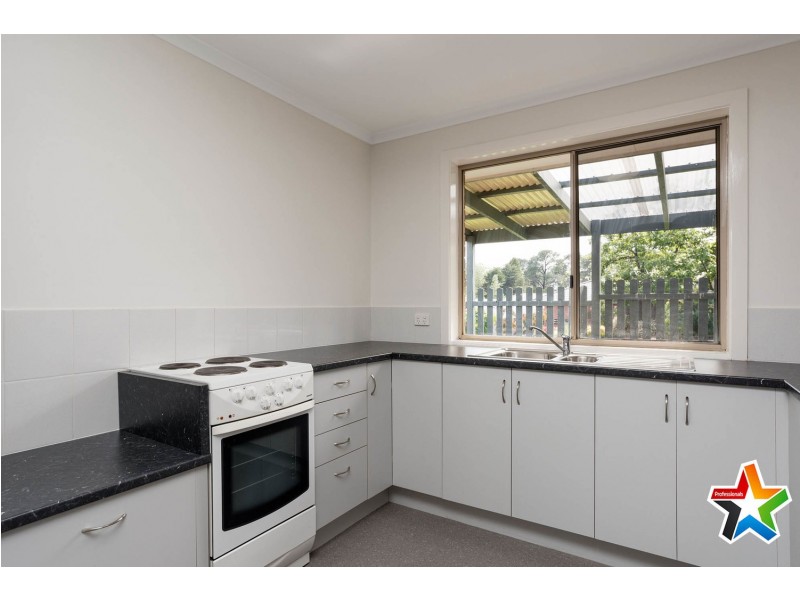 11 Chelsworth Park Lane, Lilydale VIC 3140