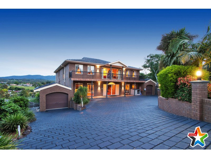 30 Struan Avenue, Mooroolbark VIC 3138