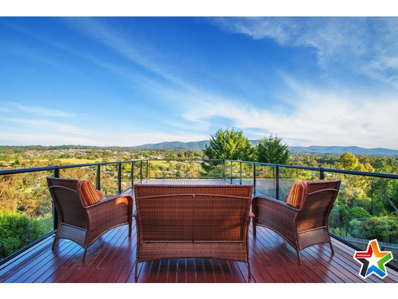 30 Struan Avenue, Mooroolbark VIC 3138