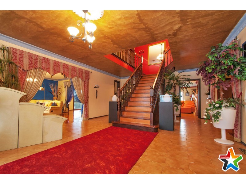 30 Struan Avenue, Mooroolbark VIC 3138