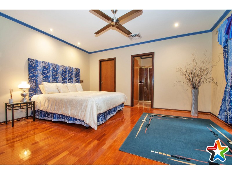 30 Struan Avenue, Mooroolbark VIC 3138