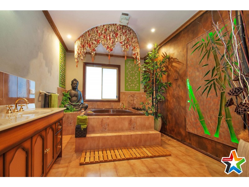 30 Struan Avenue, Mooroolbark VIC 3138