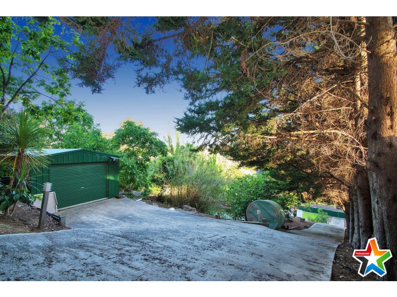 30 Struan Avenue, Mooroolbark VIC 3138