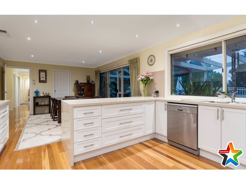 3 Stratheden Place, Mooroolbark VIC 3138