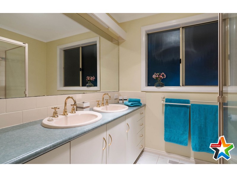 3 Stratheden Place, Mooroolbark VIC 3138