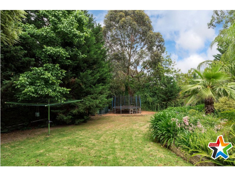3 Stratheden Place, Mooroolbark VIC 3138