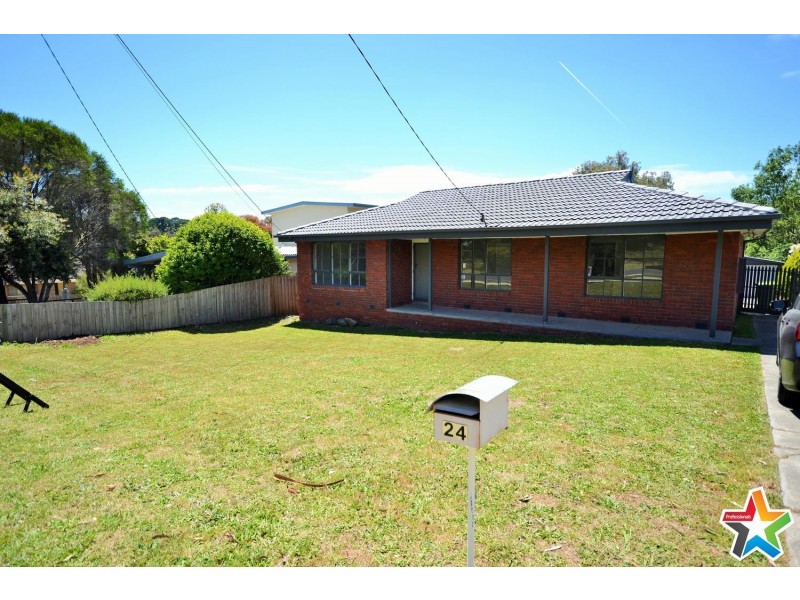 24 Pembroke Road, Mooroolbark VIC 3138