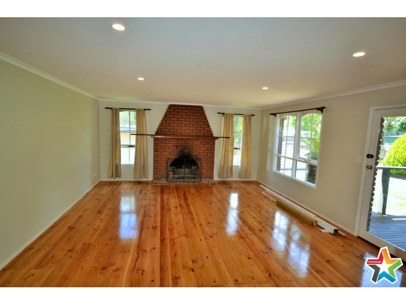 24 Pembroke Road, Mooroolbark VIC 3138