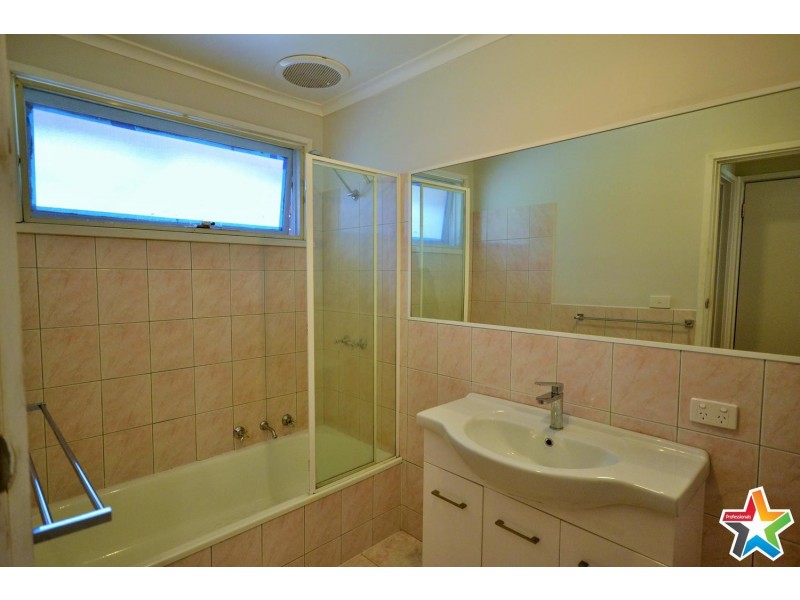 24 Pembroke Road, Mooroolbark VIC 3138