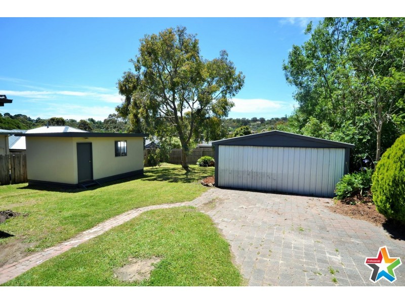 24 Pembroke Road, Mooroolbark VIC 3138