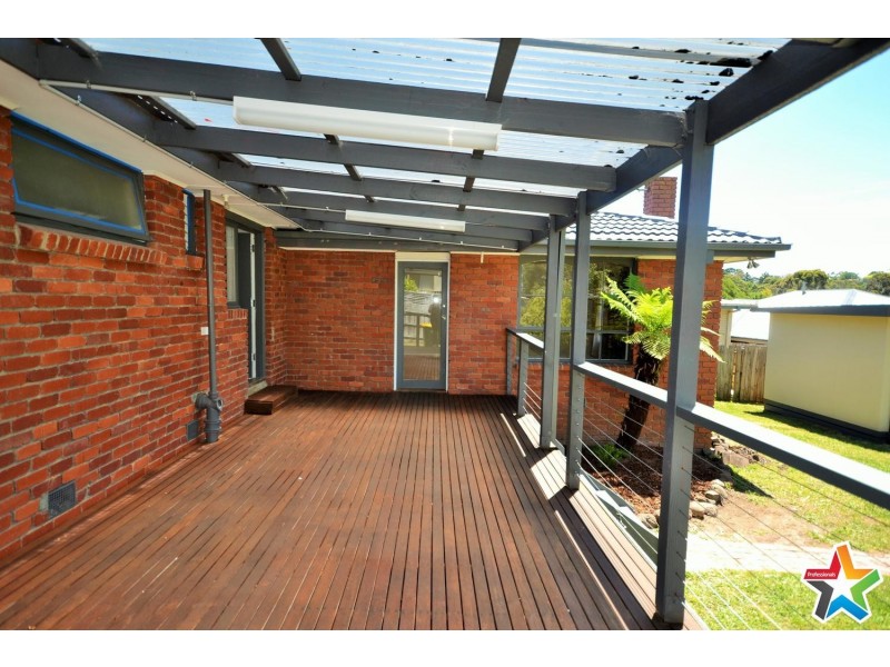 24 Pembroke Road, Mooroolbark VIC 3138