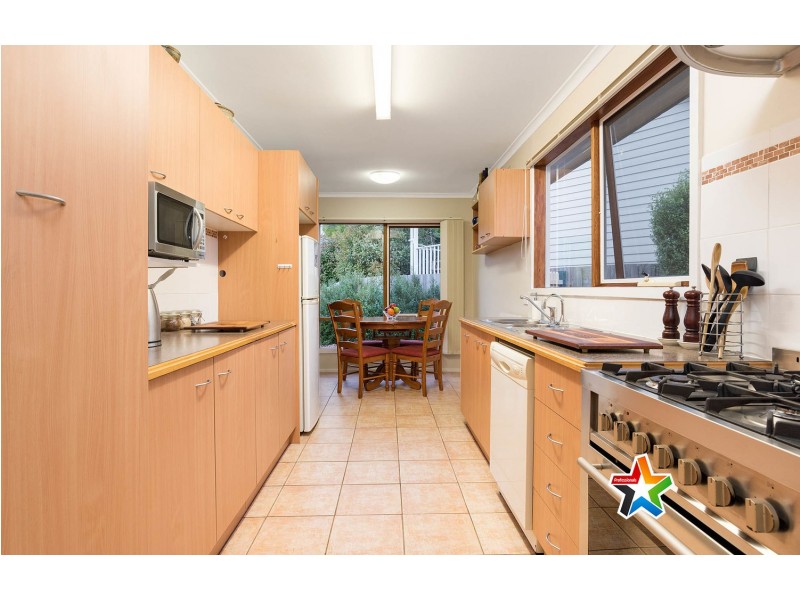 13 Dunoon Street, Mooroolbark VIC 3138