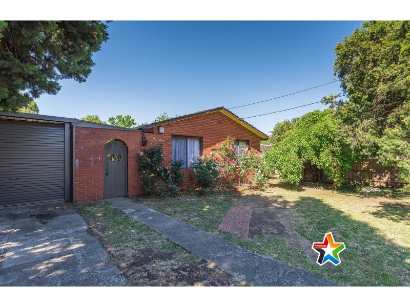 16 Highpoint Avenue, Mooroolbark VIC 3138