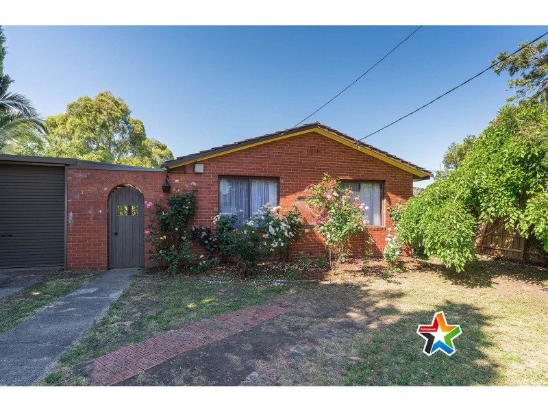 16 Highpoint Avenue, Mooroolbark VIC 3138
