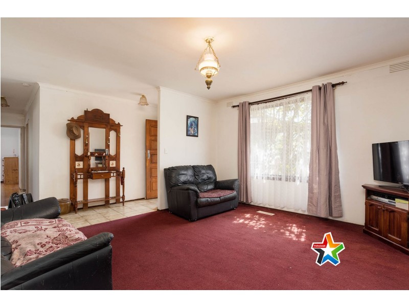 16 Highpoint Avenue, Mooroolbark VIC 3138