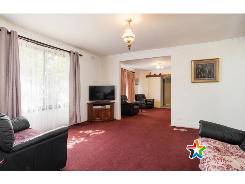 16 Highpoint Avenue, Mooroolbark VIC 3138