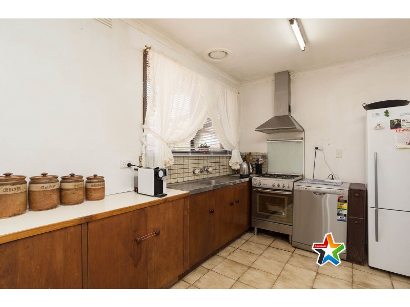 16 Highpoint Avenue, Mooroolbark VIC 3138