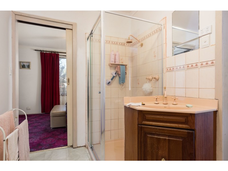 16 Highpoint Avenue, Mooroolbark VIC 3138