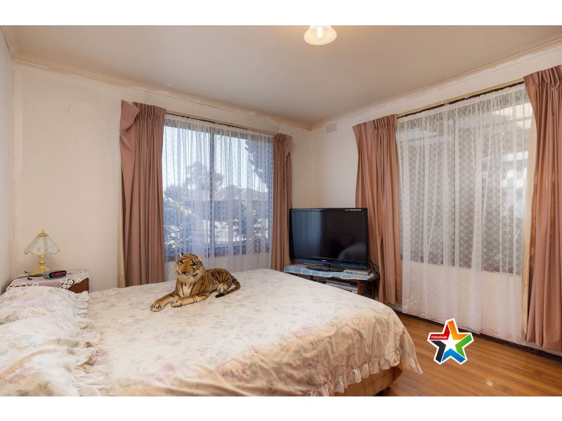 16 Highpoint Avenue, Mooroolbark VIC 3138