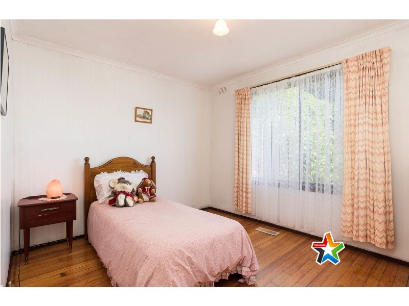 16 Highpoint Avenue, Mooroolbark VIC 3138