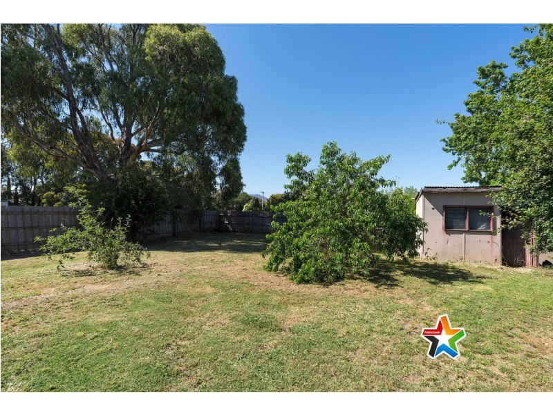 16 Highpoint Avenue, Mooroolbark VIC 3138