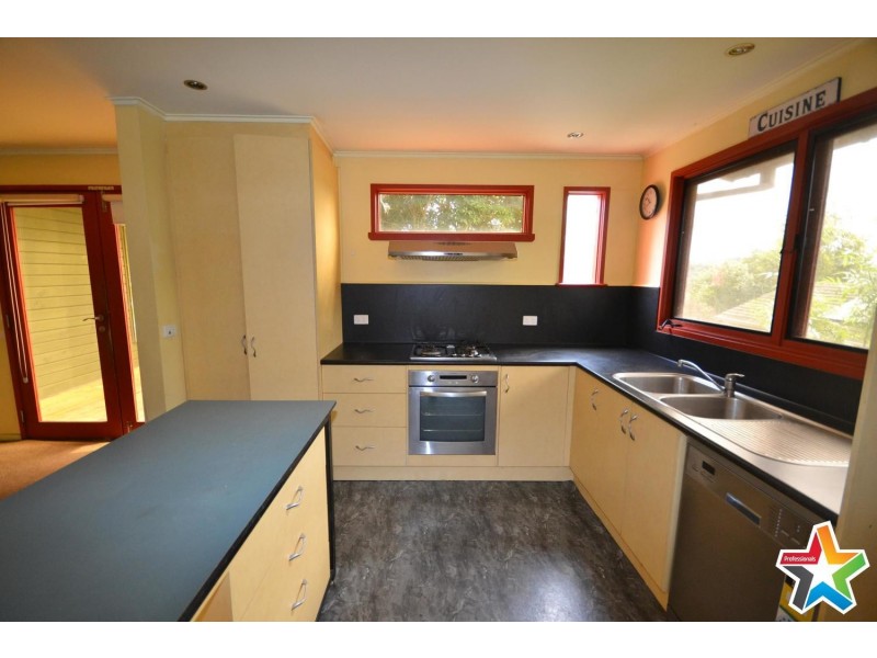 2/7 Central Avenue, Mooroolbark VIC 3138