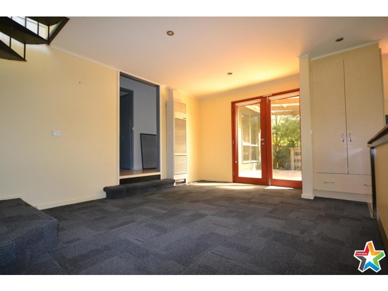 2/7 Central Avenue, Mooroolbark VIC 3138
