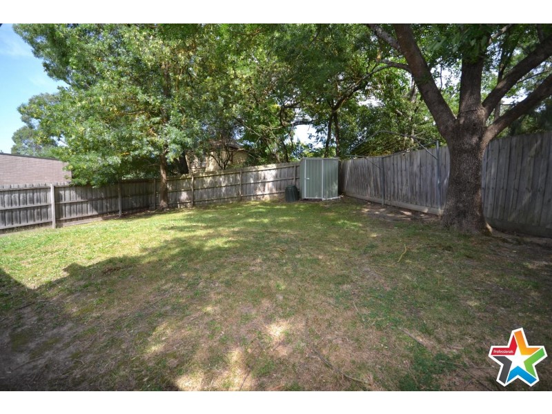 2/7 Central Avenue, Mooroolbark VIC 3138