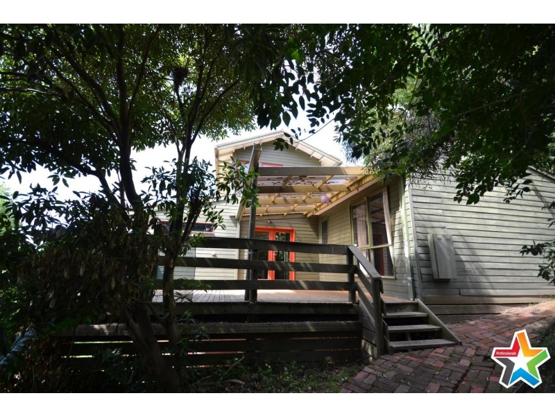 2/7 Central Avenue, Mooroolbark VIC 3138