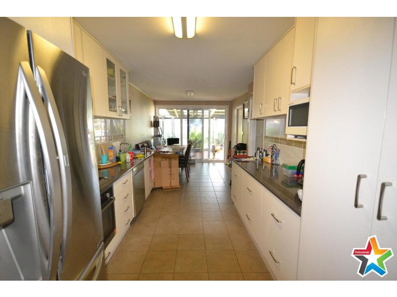 18 Sweetland Road, Mooroolbark VIC 3138