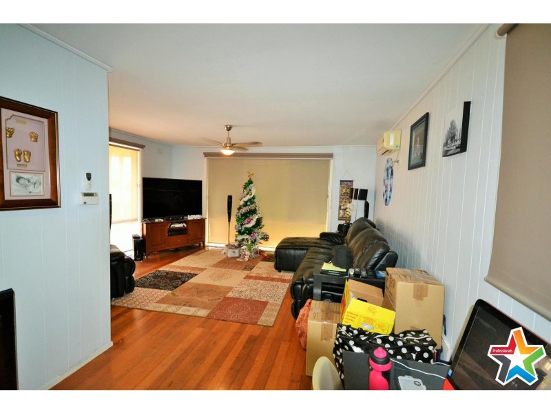 18 Sweetland Road, Mooroolbark VIC 3138