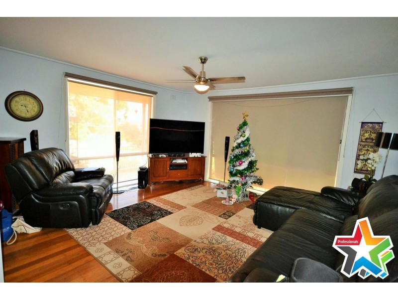 18 Sweetland Road, Mooroolbark VIC 3138