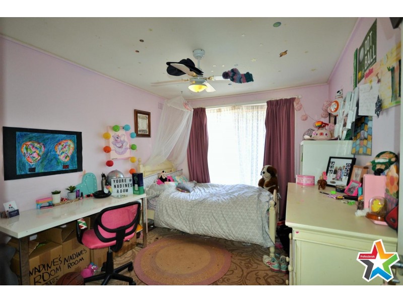 18 Sweetland Road, Mooroolbark VIC 3138