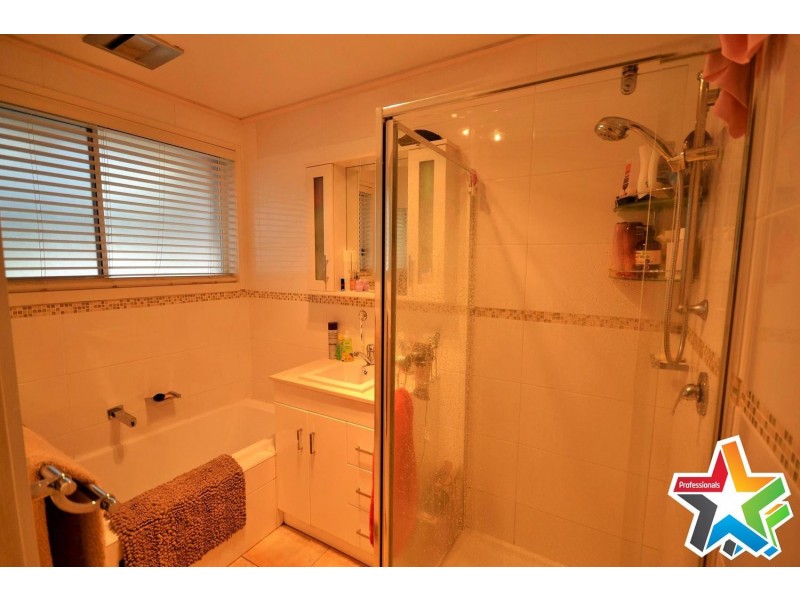 18 Sweetland Road, Mooroolbark VIC 3138