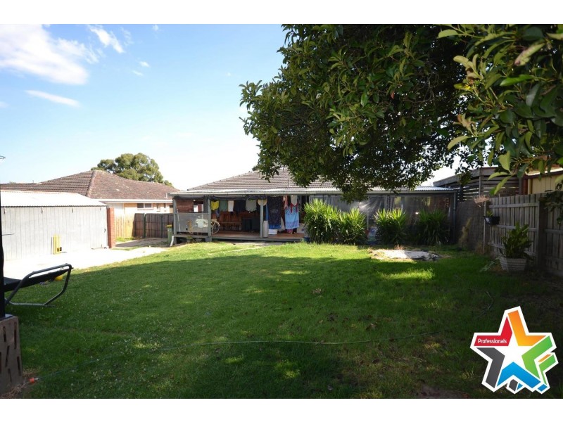 18 Sweetland Road, Mooroolbark VIC 3138