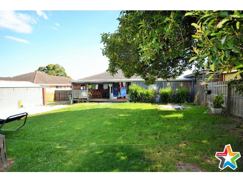 18 Sweetland Road, Mooroolbark VIC 3138