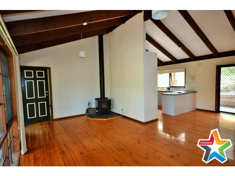 54 Commercial Road, Mount Evelyn VIC 3796