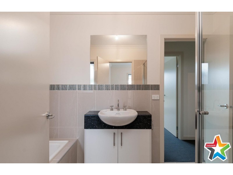 9A Aintree Street, Mooroolbark VIC 3138