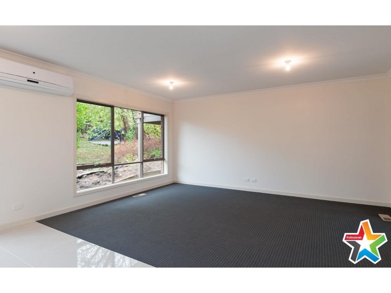 9A Aintree Street, Mooroolbark VIC 3138