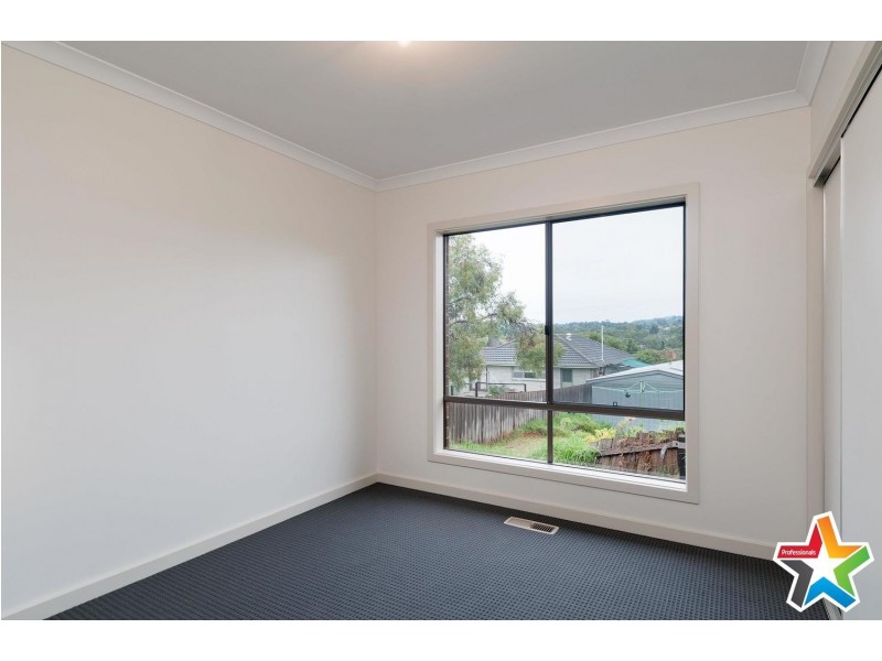 9A Aintree Street, Mooroolbark VIC 3138