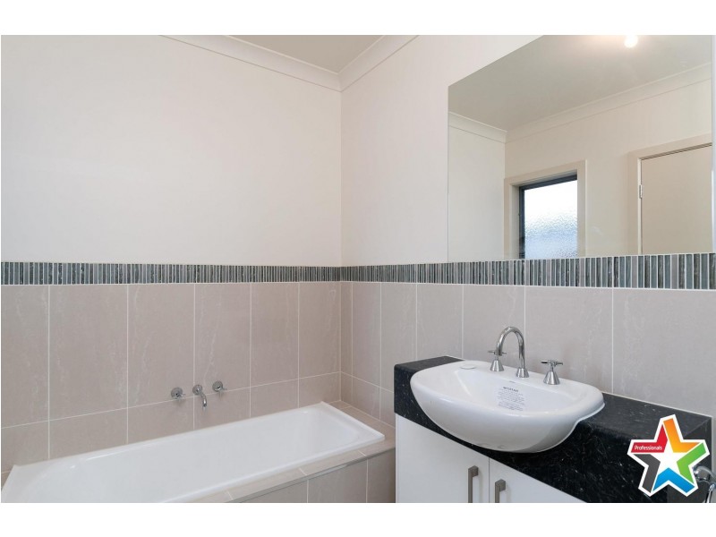 9A Aintree Street, Mooroolbark VIC 3138