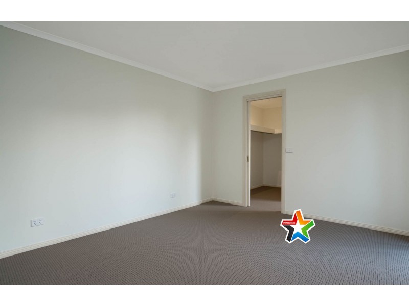 2/59 Dryden Concourse, Mooroolbark VIC 3138