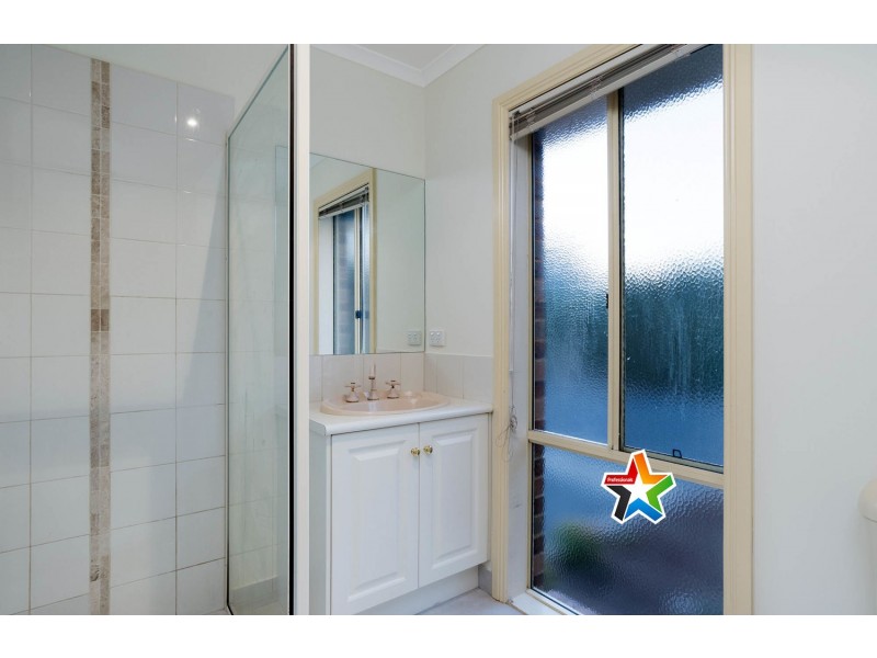 2/59 Dryden Concourse, Mooroolbark VIC 3138