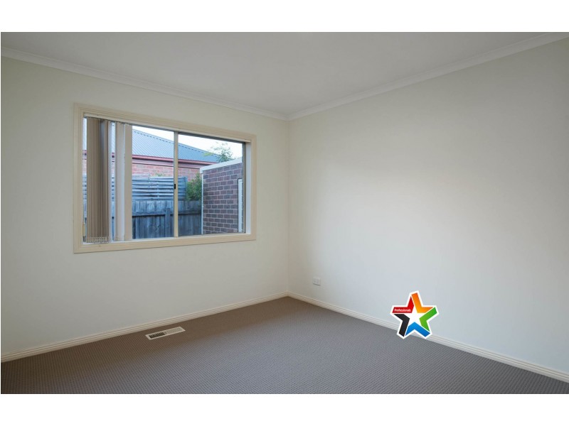 2/59 Dryden Concourse, Mooroolbark VIC 3138